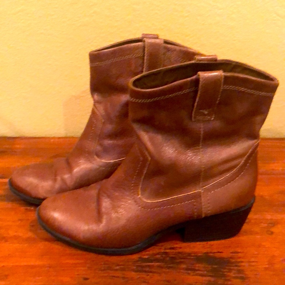Women’s Size 7 Booties by Natural Reflections